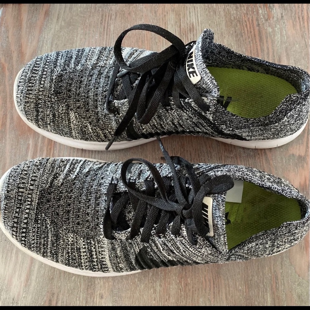 Nike Free RN flyknit Tennis Shoe